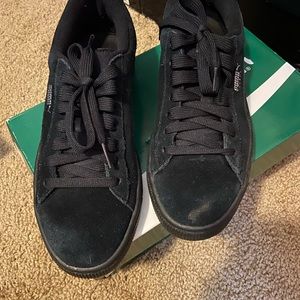 Black puma shoes